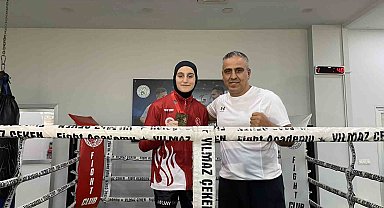 Milli antrenör amcasının ısrarıyla spora başladı, 16 yaşında dünya şampiyonu oldu