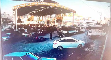 Motosikletin halk pazarından çalınma anı kameraya yansıdı