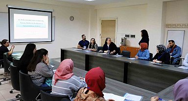 NEÜ'de hemşirelere "Rehber Hemşire Eğitimi" kursu verildi