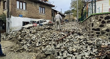 O turistik beldeyi de sel vurdu...Çamur deryasına döndü