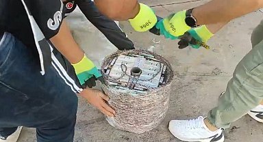Otobüsteki kaçak sigara zulası hayrete düşürdü