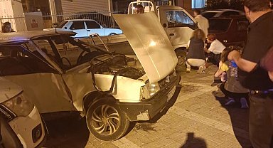 Otomobil kamyonetle çarpıştı: 3 yaralı