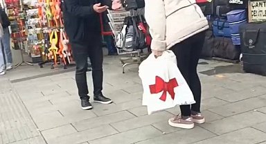 Pendik'te genç kadın ile erkek şahısın laf atma tartışması kamerada