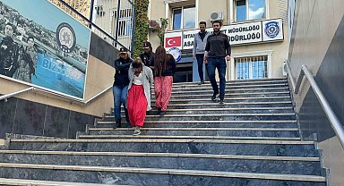 Pilotun evinden 300 bin lira değerinde ziynet eşyası çalan 2 kadın hırsız yakalandı