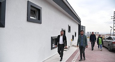 Pursaklar Belediye Başkanı Çetin, yapımı devam eden spor salonunda incelemelerde bulundu
