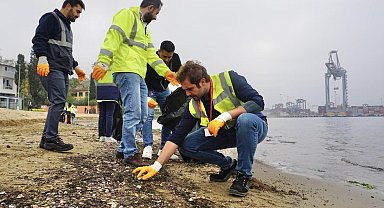Sahilden 150 kilo atık toplandı