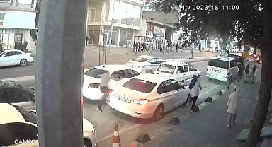 Sancaktepe'de otomobilinde saldırıya uğrayan sürücü, araçlara çarparak kaçtı