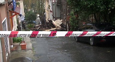 Sarıyer'de metruk bina çöktü: Sokağa giriş çıkışlar kapatıldı