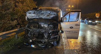 Seyir halindeki araç alev alev yandı