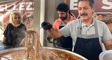 Şırdan yeme yarışmasından renkli görüntüler oluştu