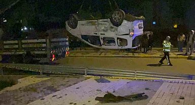 Sultanbeyli'de minibüsle çarpışan araç dereye uçtu: 1 yaralı