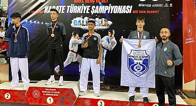 Sultangazi'de sporcular karate şampiyonasında 3 madalya kazandı