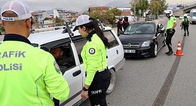 Sürücüler emniyet kemeri ve kurallara uyma konusunda bilgilendirildi