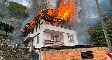 Trabzon'un Sürmene ilçesinde korkutan yangın