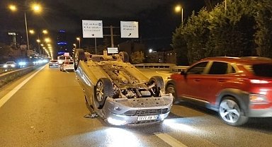Ümraniye'de kazaya karışan araçlardan biri takla atarak durabildi