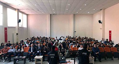 Üniversite öğrencilerine narkotik bilgilendirme