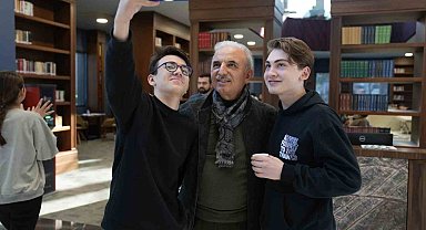 Üniversiteli gençlere aylık 750 TL'lik destek