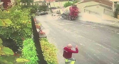 Üsküdar'da beton mikseri 7 aracı ezdi