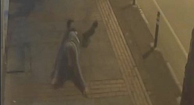 Yolda gördükleri adamı böyle gasp ettiler Polis o şüphelilerin peşini bırakmadı