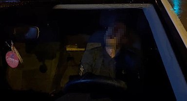Aracını yolun ortasına çekerek uyuyan sürücü cezadan kaçamadı