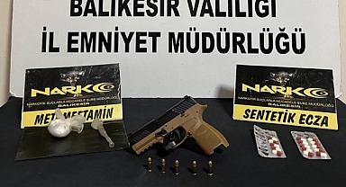 Balıkesir’de Şüpheli Araçtan Hem Silah Hem Uyuşturucu Ele Geçirildi