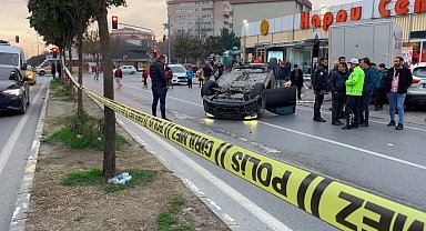 Beylikdüzü'nde polisten kaçmaya çalışan araç takla atarak ters döndü