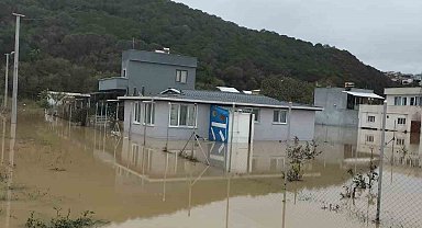 Bursa Mudanya'nın sayfiye mahallelerini su bastı