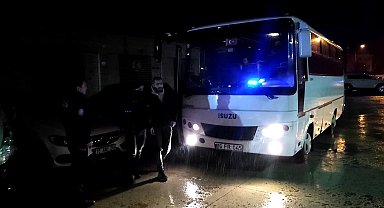 Bursa'da bir dairede yaşayan 17 kaçak göçmen yakalandı