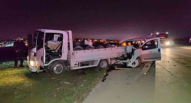 Bursa'da hafif ticari araç kamyonetle çarpıştı: 1 yaralı