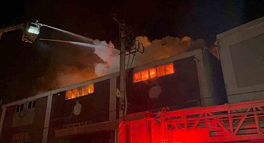 Bursa'da mobilya imalathanesi alevlere teslim oldu