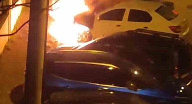 Bursa'da otoparktaki araç alev alev yandı