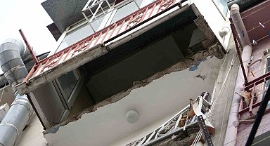 Bursa'daki balkon faciası kamerada
