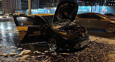 E-5 karayolunda seyir halindeki araç alev alev yandı, o anlar kameraya yansıdı