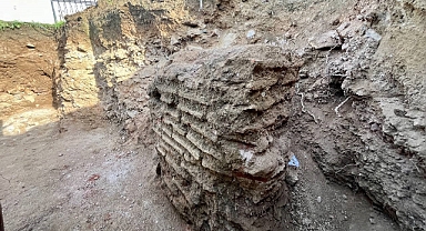 Erdek'te Bir Evin Temel Kazısında Arkeolojik Kalıntı Çıktı