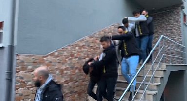 Esenyurt'ta günlük kiralık dairede işlenen cinayetin şüphelileri adliyeye sevk edildi
