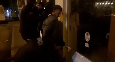 Gece bekçileri yabancı uyruklu uyuşturucu satıcısını suçüstü yakaladı