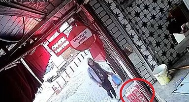 İçecek hırsızı kamerada...