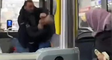 İzmir'de belediye otobüsünde bıçaklama anı kamerada