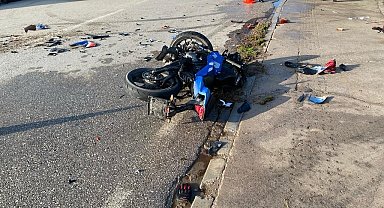 İzmir'de kamyona çarpan motosiklet sürücüsü hayatını kaybetti