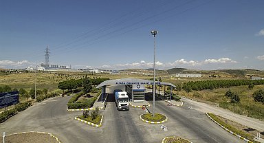 İzmir'de üzerine kalıp düşen işçi hayatını kaybetti