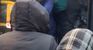 Kartal'da otobüste 2 kadın yolcu arasındaki kavga kamerada