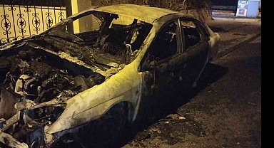 Kartal'da park halindeki otomobil yaranarak kullanılamaz hale geldi