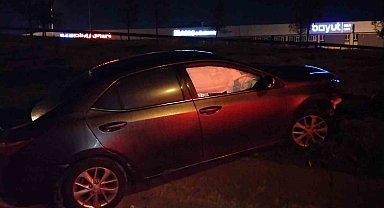 Kartal'da ters yönde ilerleyen araç karşı yönden gelen otomobille çarpıştı
