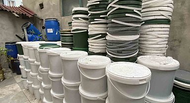 Küçükçekmece'de manav süsü verilmiş kaçak ilaç deposuna baskın: 2 gözaltı