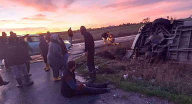 Silivri'de işçileri taşıyan minibüs kaza yaptı: 12 yaralı