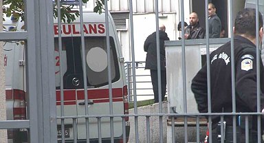 Şişli'deki Cevahir AVM'de bir kişi 5'inci kattan atladı