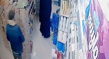 Sultangazi'de markete giren hırsız, çaldığı ürünleri göğsüne sakladı: O anlar kamerada