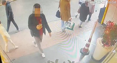 Taksim'de yılbaşı öncesi piyango bileti hırsızlığı kamerada: El çabukluğuyla 220 bilet çaldı