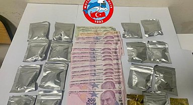 Tuzla'da 17 yaşındaki sürücünün kullandığı otomobilde uyuşturucu çıktı