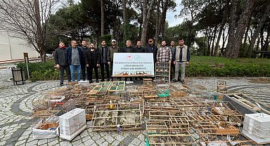 Yasa dışı yakalanarak ticareti yapılan 902 kuş doğaya bırakıldı